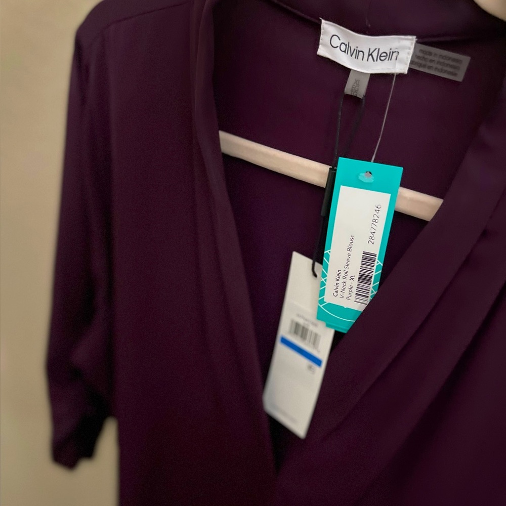 Calvin Klein Xl NWT Maroon 3/4 sleeve blouse with deep V
